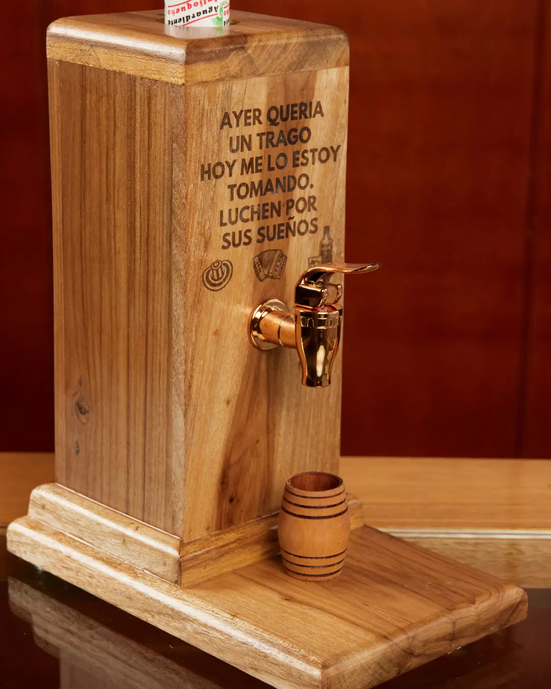 Dispensador de licor Master® Nogal
