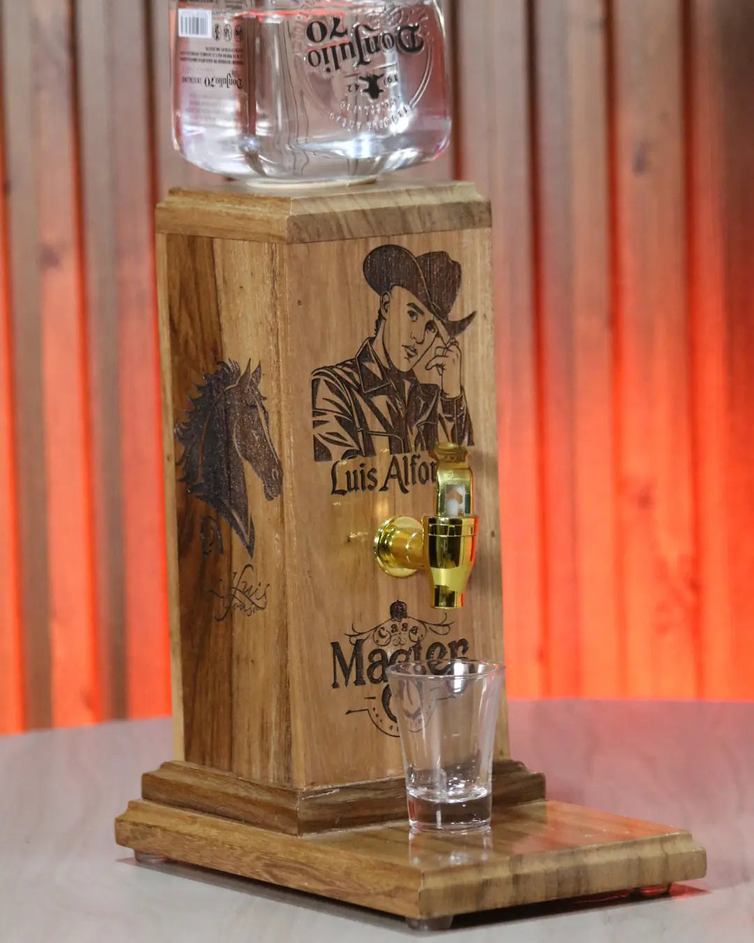 Dispensador de licor tributo cantantes