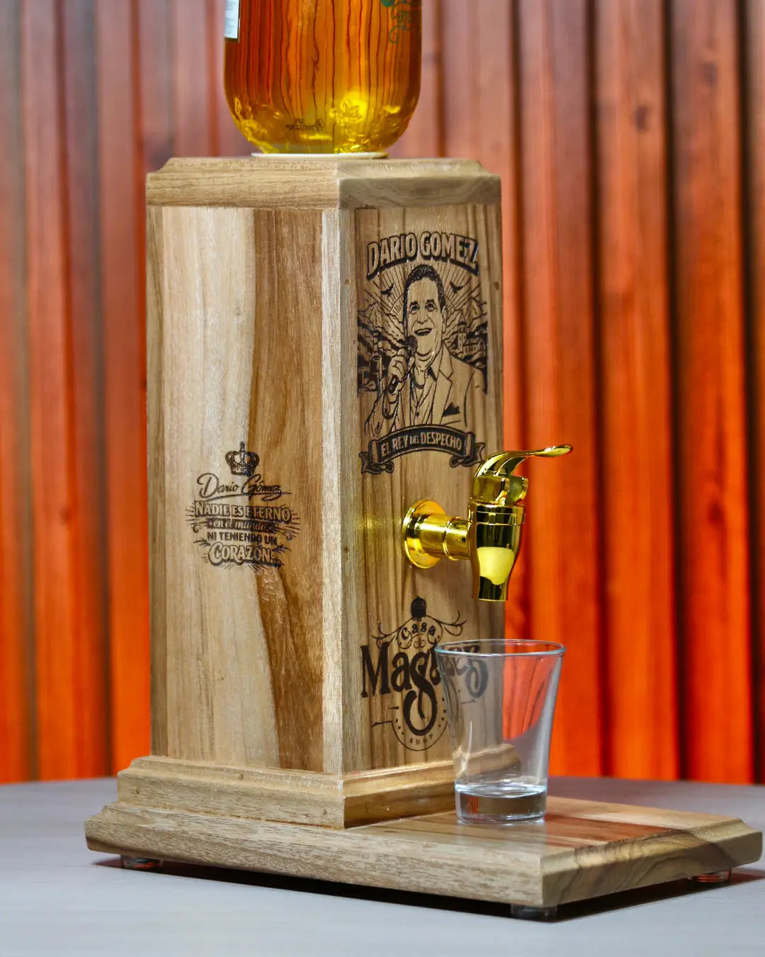 Dispensador de licor tributo cantantes