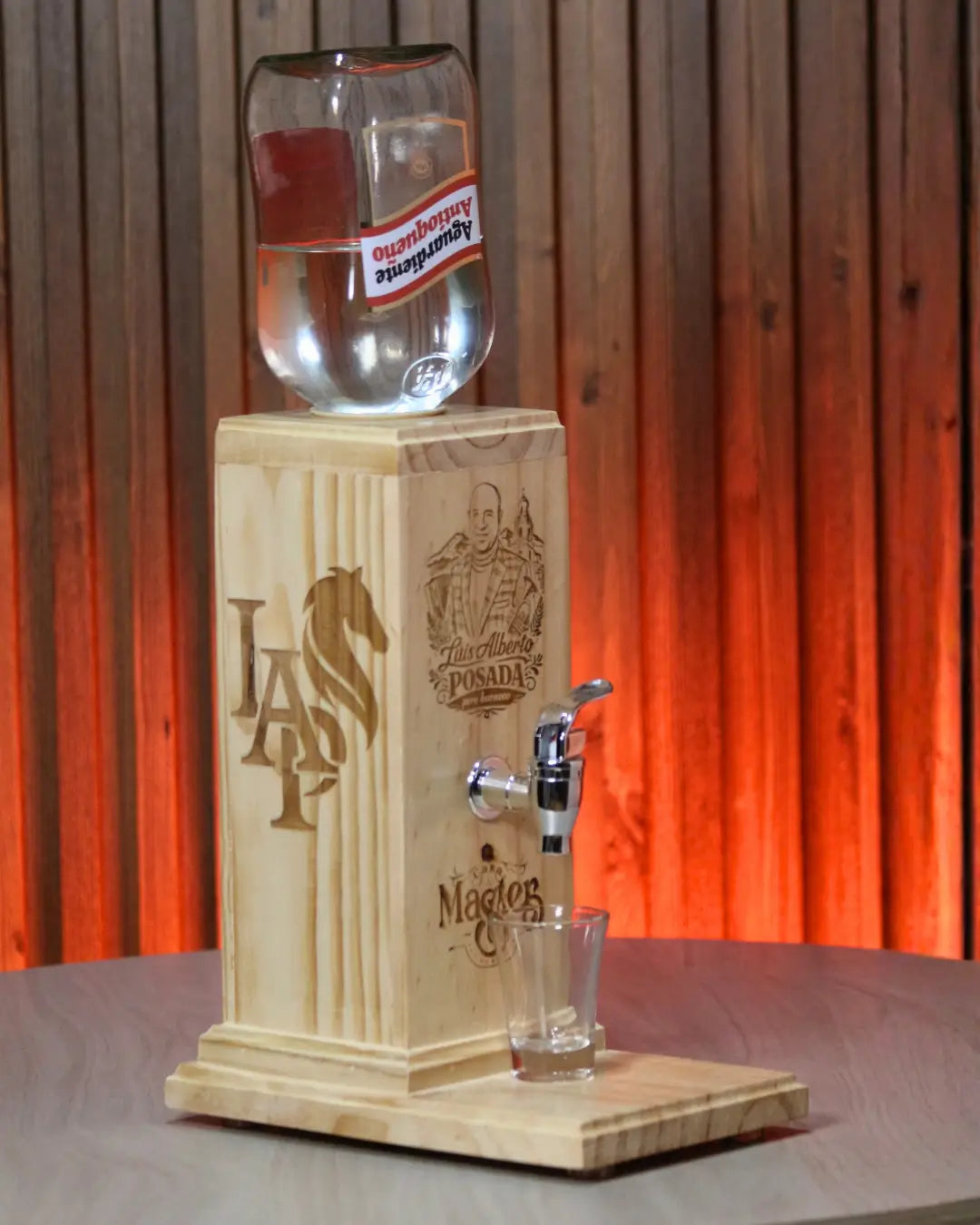 Dispensador de licor Tributo Luis Alberto Posada