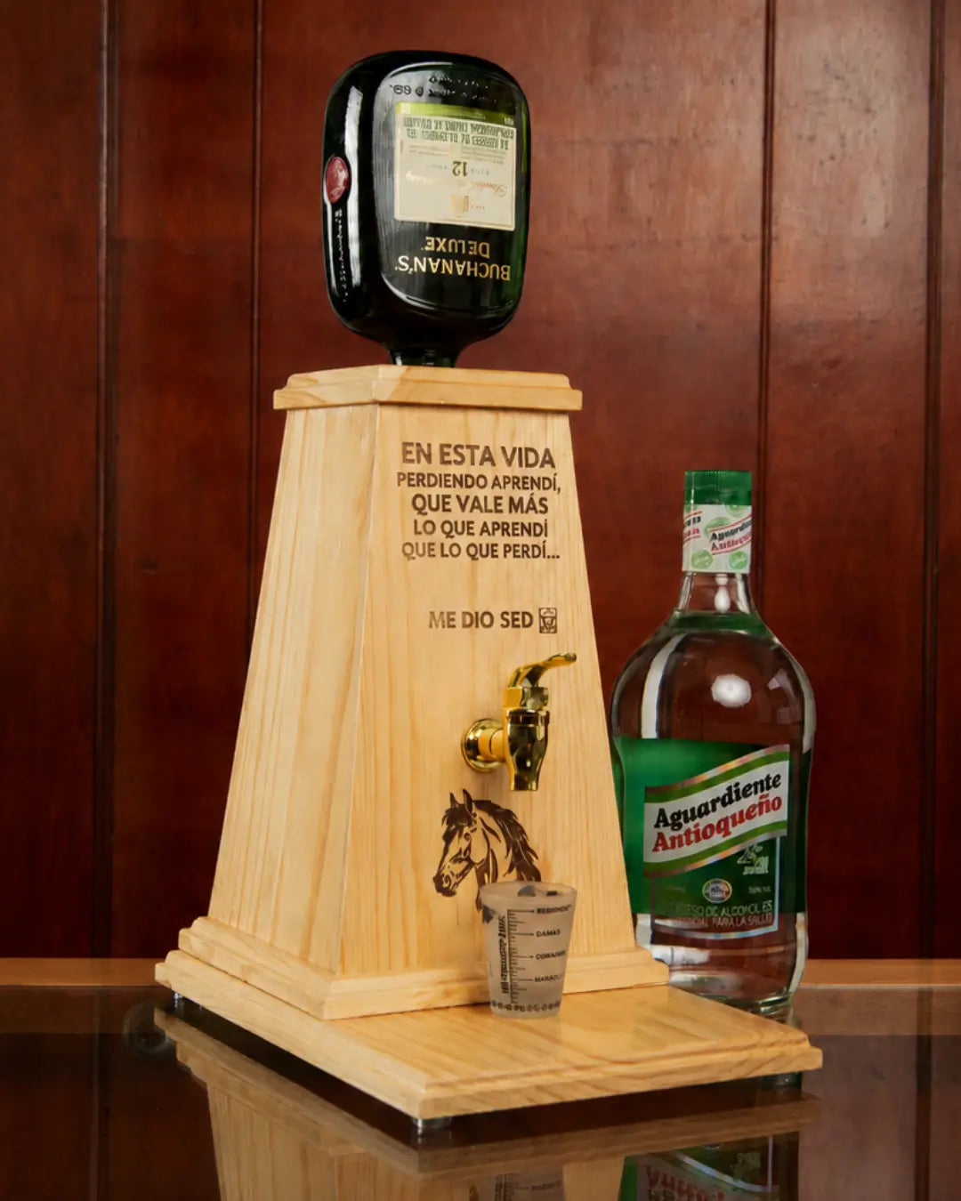 Dispensador de licor en Piramide